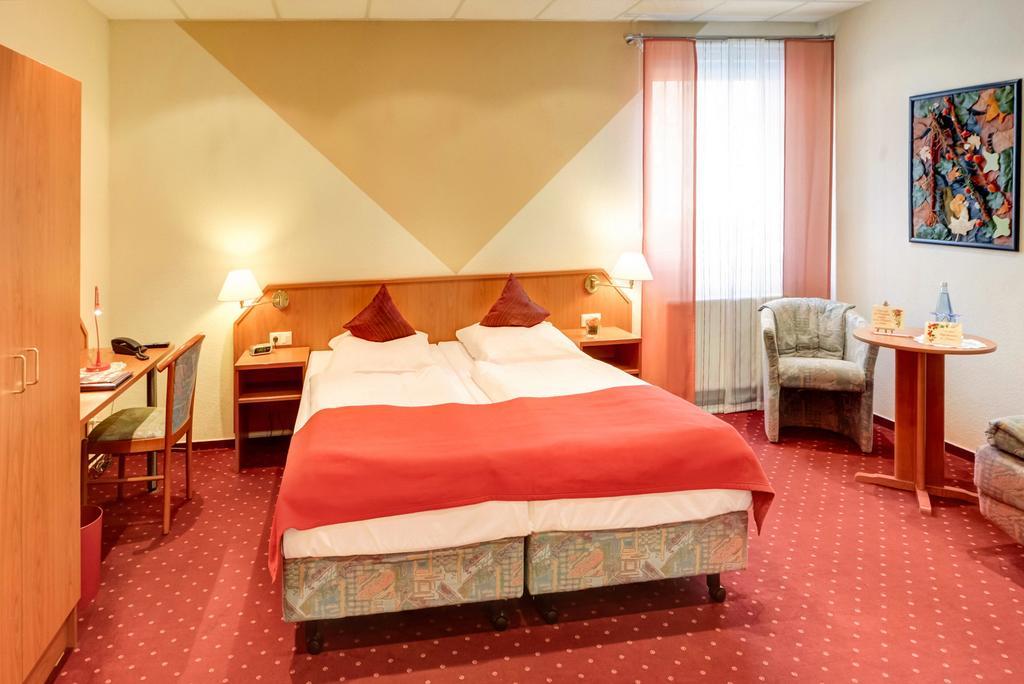 Hotel Restaurant Zum Werdersee Бремен Экстерьер фото