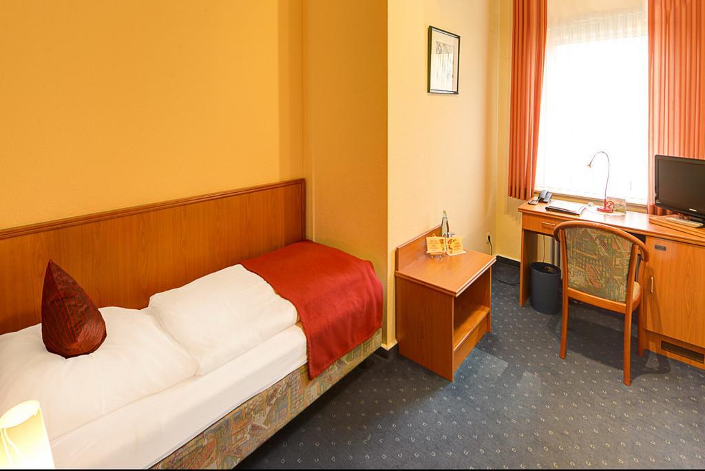 Hotel Restaurant Zum Werdersee Бремен Экстерьер фото
