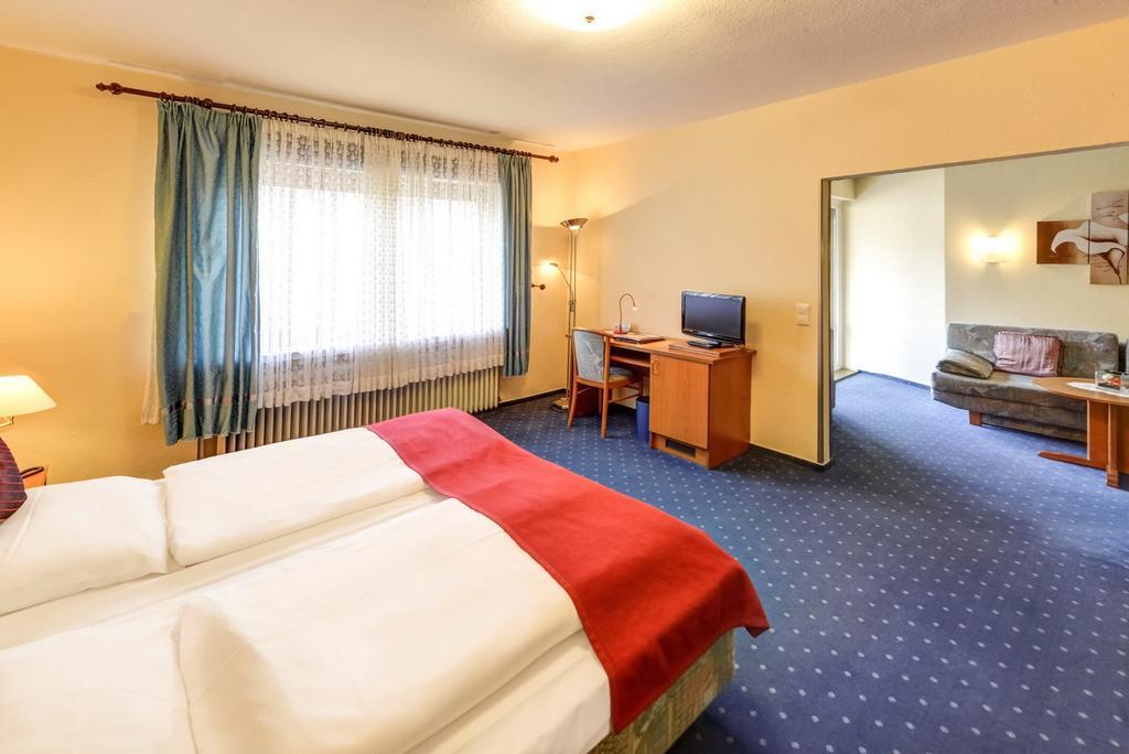 Hotel Restaurant Zum Werdersee Бремен Экстерьер фото